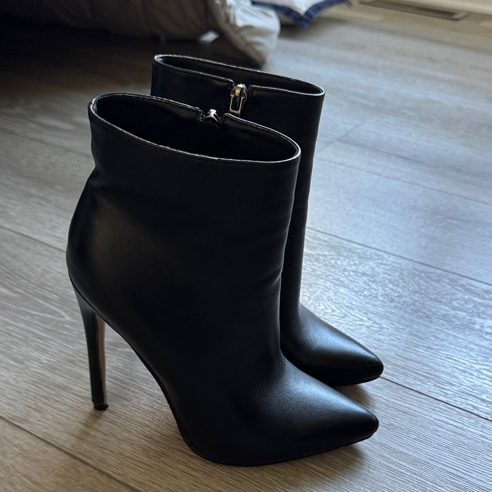Elegant Black Ankle Boots